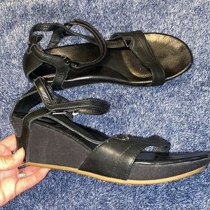 TEVA Cabrillo strap sandals wedges women’s size 10 black‎ leather